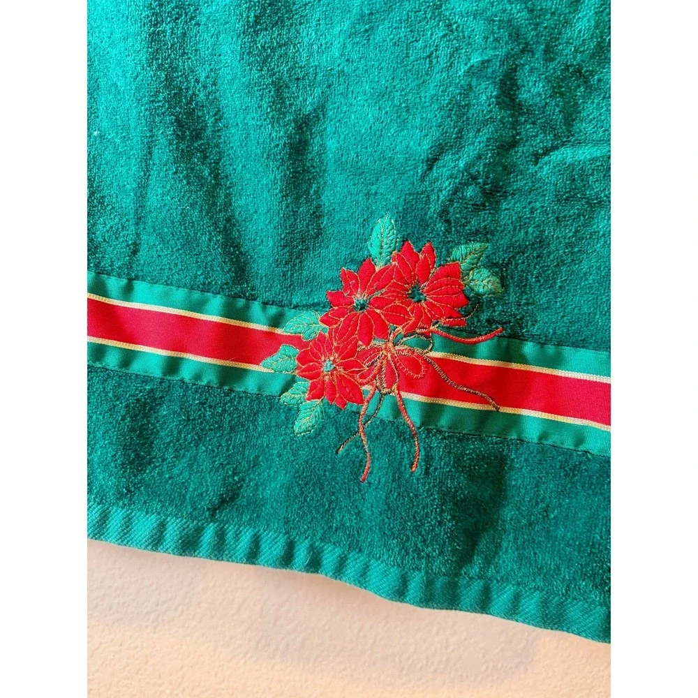 VTG Jillian Rose Christmas Body Towels Green Poinsettia Embroidery Set‎ 2